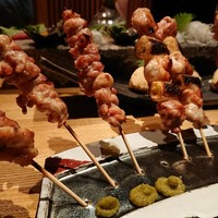 しゃにむに 心斎橋本店 - 焼鳥盛り合わせ。立ってますｗ
