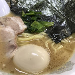 横浜ラーメン厨房 うえむらや - 味玉アップ！