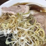 めんくい亭 - バラチャーシュー、ネギトッピング