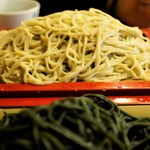 布恒更科 - 奥にざる、手前は変わり蕎麦のよもぎ