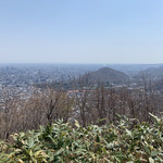 バーンズ - 【2019年04月】近隣の三角山の頂上から札幌市街を臨む。