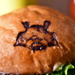 SHOGUN BURGER Shinjuku ten - ダブルチーズバーガー@1,400円：クラウンに刻印された武人