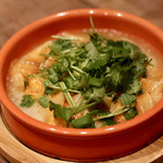 餃子とスパークリング バブルス - パクチー炊き餃子