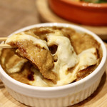 餃子とスパークリング バブルス - カレーグラタン餃子