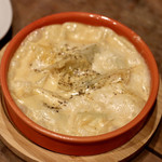 餃子とスパークリング バブルス - 炊き餃子