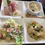 ベジキューブカフェ - 刺身＆生湯葉、キーマカレー、サラダ、豆腐チャンプル