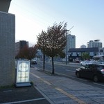 ミカフェート - 看板と盛岡駅方面。結局閉店までいました。