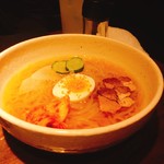 炭火焼ホルモン ぐう 新橋 - 盛岡冷麺（950円）