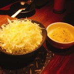 炭火焼ホルモン ぐう - キャベツ/無料