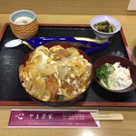 やま茶家 - かつ丼（８００円）