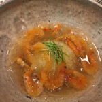 割烹 一楓 - ・新じゃがいも饅頭と桜エビ ねっとりとしたジャガイモの饅頭。大きな桜エビが香ばしい。 餡がかかっていました。