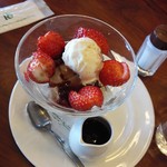 ロイヤルホスト - イチゴあんみつ