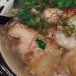 麺場 ハマトラ - 旨味たっぷりの海老塩スープ