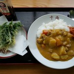 千両 - カレーライス＋明日葉の天ぷらトッピング