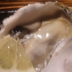 港釧路の炉端焼き 虎や - 生ガキアップ