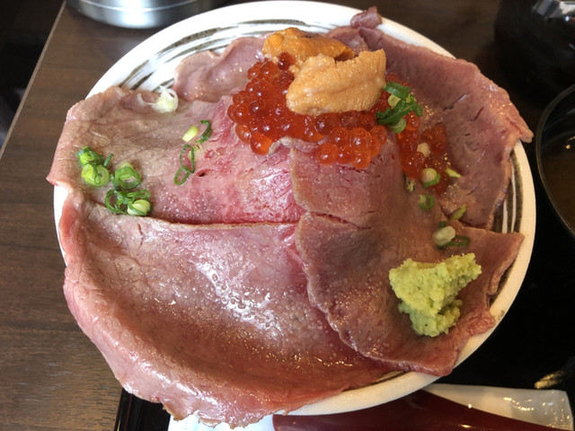 肉ドレス海鮮丼 渋谷道玄坂店>