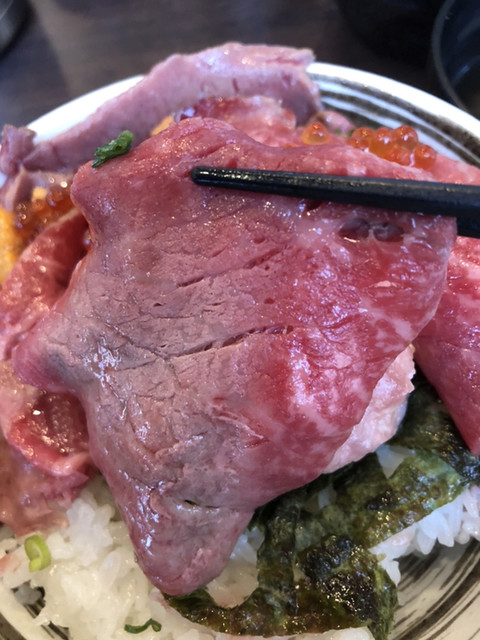 肉ドレス海鮮丼 渋谷道玄坂店>