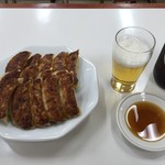 ぎょうざの天雅 - 餃子と瓶ビール②