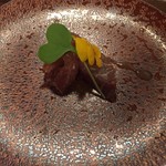 カナイユ - ワイフのアミューズは鮪のフュメ（燻製）　これはすごい美味