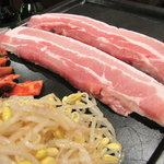 ユン家のテジコギ - 国産ばら肉を使用。表面はカリッと焼きあげます☆
