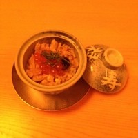 麻布 かどわき - 丼で食べたい位美味しかった。ウニとイクラ。下は餅米。