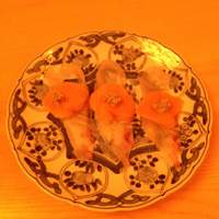 麻布 かどわき - 鯛と生のカラスミ。くるっと巻いて食べます。生のカラスミ初めて食べました。