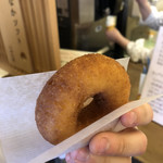 豆腐庵山中 - うのはなドーナツ100円。周りはサクサク中はもっちり。揚げたてなのもあるだろうけどかなり美味しかった！