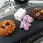 ル・ジャルダン・ドゥ・ツイード - 3種類の小菓子 フィナンシェ、マシュマロ、チョコレートクッキー