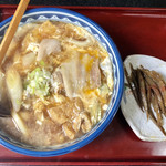 あそび - 《肉とじうどん》890円
      《きんぴらごぼう》200円