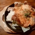 てけてけ - とろっとろ！チーズのもも一枚鉄板焼き