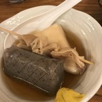 大衆酒場　玉井 - 金運おでんのはんぺん、こんにゃく、牛すじ、各60円