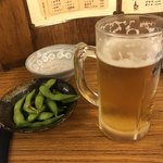 大衆酒場　玉井 - お通しの枝豆  300円と生ビール(中)  460円