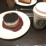 STARBUCKS COFFEE - ホットラテ、チョコレートレイヤーケーキ