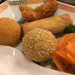 南京町 友好飯店 - ごま団子もついています