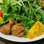 南青山野菜基地 - ジャークチキンとオムレツ付き♪