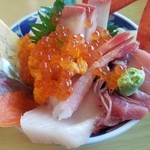 寺泊中央水産 まるなか - 特上ちらし