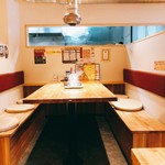 縁 - 店内 明るく清潔