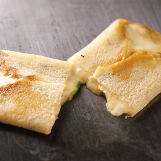 かりふわ堂 - 和モッチー￥390 / だし醤油が香ばしくお餅とチーズがMIXした和風の味覚！ 
