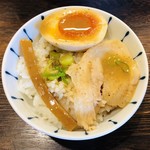 麺や 紡 - ごはん小をラー茶にカスタマイズ。ばっちりキマった。