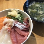 Tsukiji Hare no Hi Karuizawa Ten - おまかせ刺し盛丼