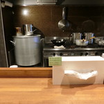 雨は、やさしくNo.3 雨燦燦 - 厨房はオープンです