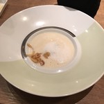 ラ・トルチュ - 新玉ねぎのスープ。フライも良いアクセント