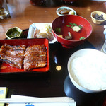 はせべ - うな重到着（写メ前にちょっと食べちゃいました）