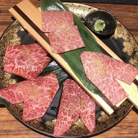 焼肉USON - A5 特選和牛 希少部位 赤身・サシ5種 盛り合わせ ¥2,880×2