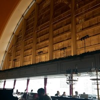 アラスカ 日本プレスセンター店 - ドーム型の高い天井
