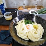 日の出製麺所 - ぬるい2玉と温泉卵