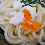 日の出製麺所 - 黄身がとろ～り