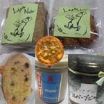 ラパン ノワール くろうさぎ - テイクアウトしたの　焼き菓子、フォカッチャ、クロッカン、ルバーブジャムと輸入スプレッド