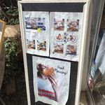 フダンカフェ - お店入り口に置かれた
      モーニングメニューのボード(^^)