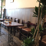 珈琲専門店 杜 - 店内(テーブル席)